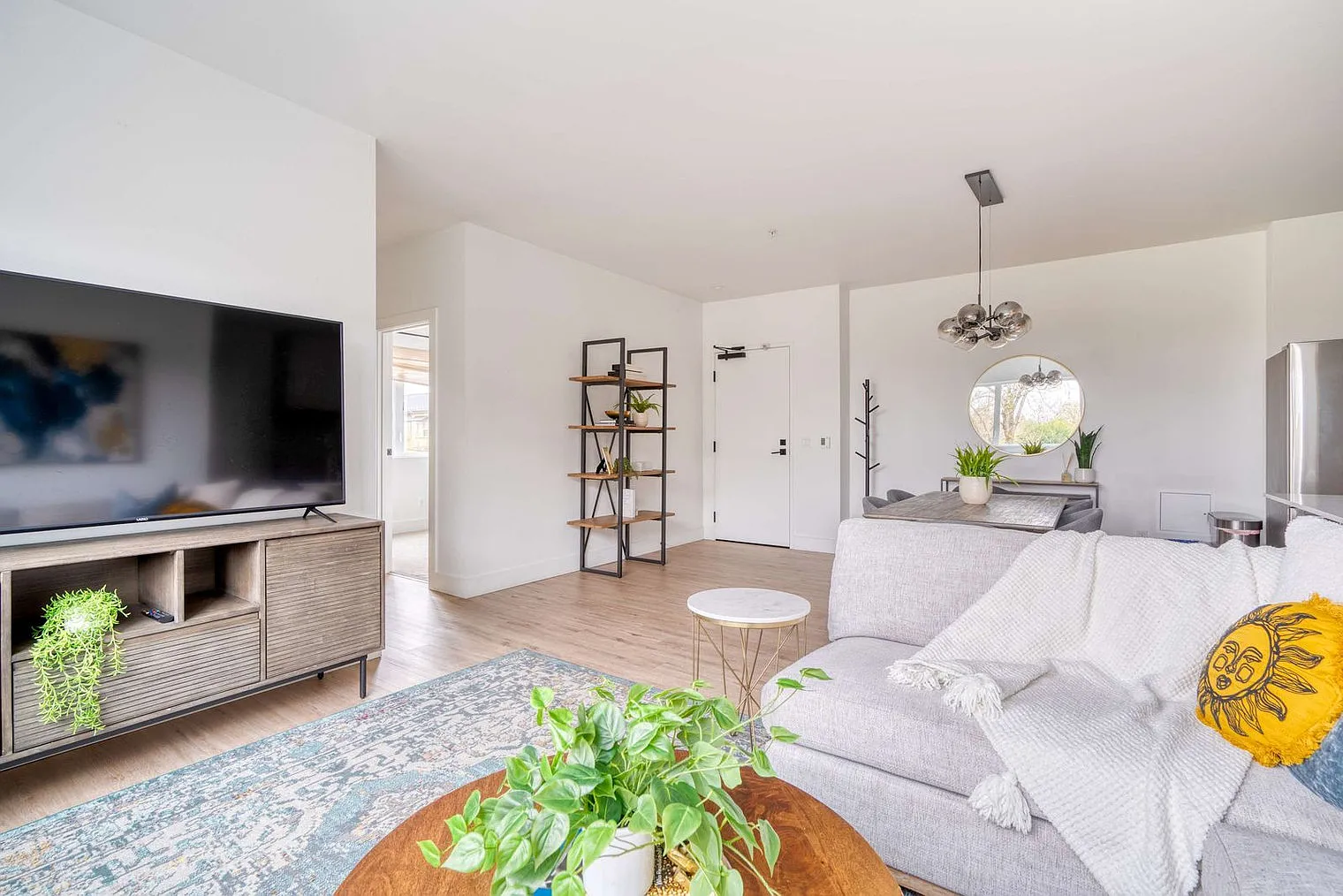 4 bed, 2.0 bath, 1313 sqft, $9,276 — Photo 4