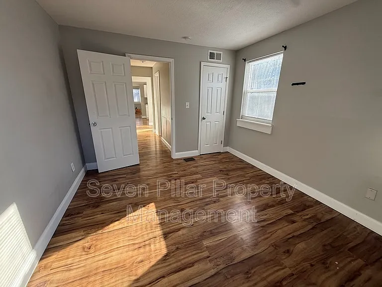 1046 Republic Ave — Photo 7