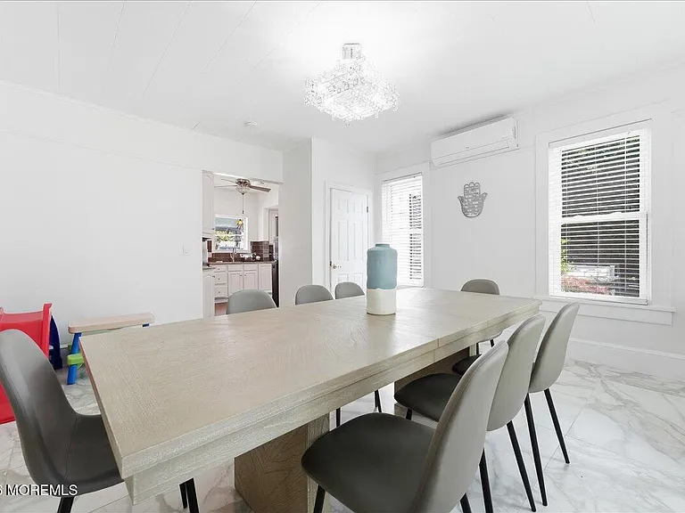 496 W Park Ave — Photo 11