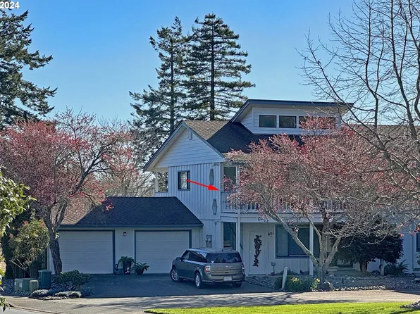 801 Brookhaven Dr #1B, Brookings, OR 97415