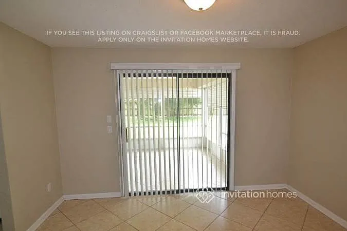 885 Rayston St — Photo 5