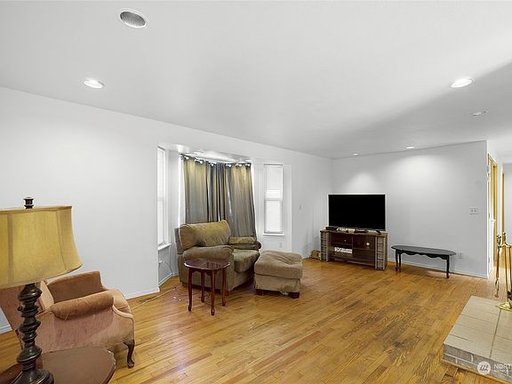4th image of 6010 141st Street E