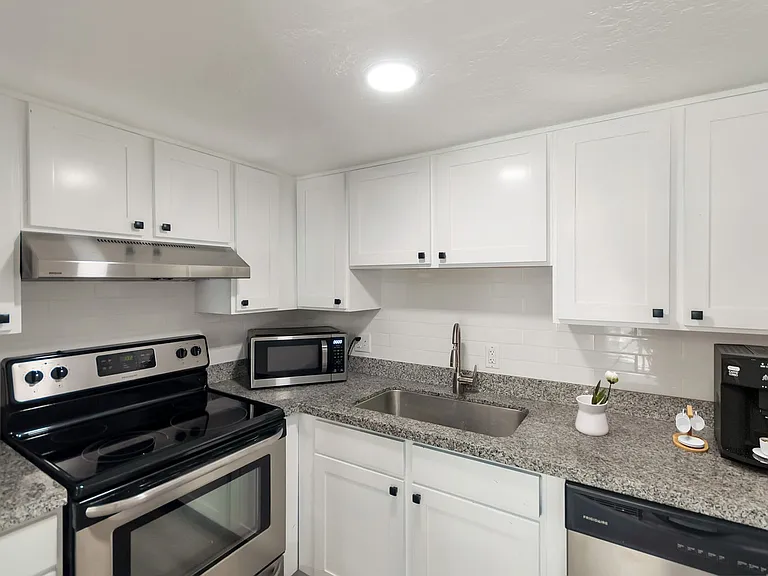 The Ashwell Apartments — Photo 43