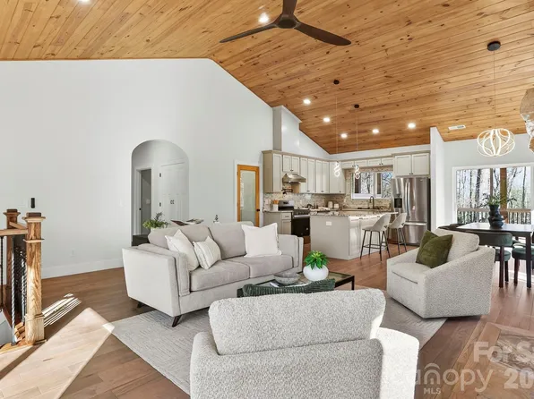 162 Preserve Ct, Hendersonville, NC 28791