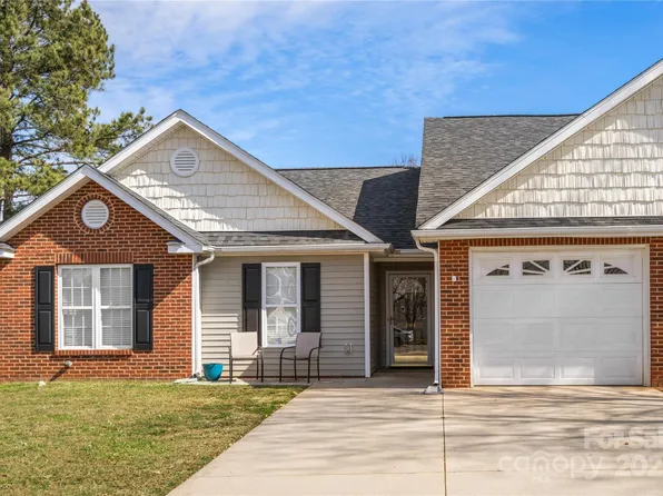 204 Edinburgh Ct, Mount Holly, NC 28120