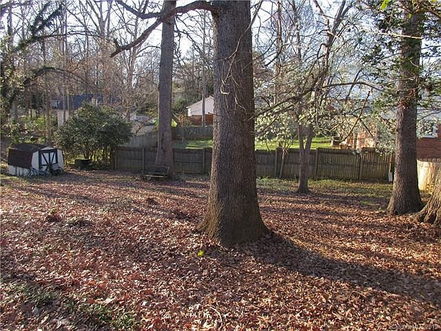 2nd image of 906 Beechgrove Ct
