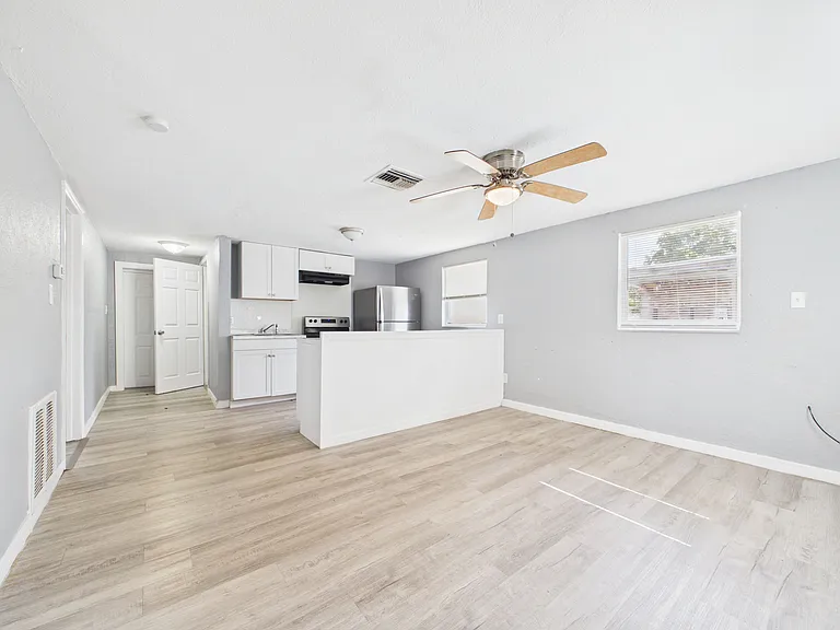 605 S Disston Ave #1/2 — Photo 13