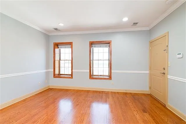 21 Saint Pauls Ave #1 — Photo 4