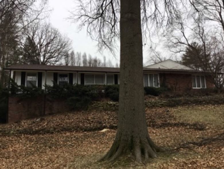 1st image of 582 Monceau Dr