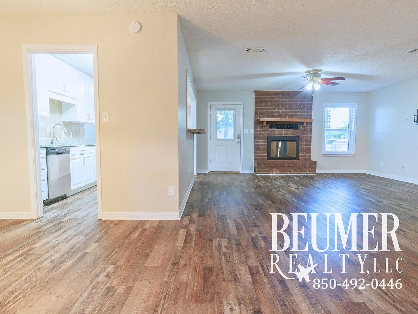 Charming Corner Haven 4BR/3BA Brick Home for Rent — Photo 2
