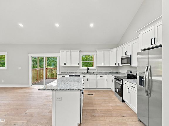 5th image of 2645 Suffolk St