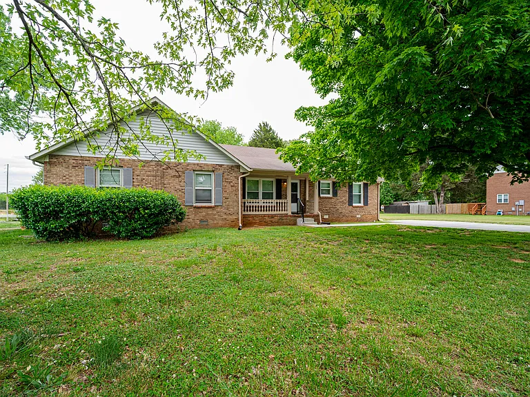 2594 Exeter Dr — Photo 29