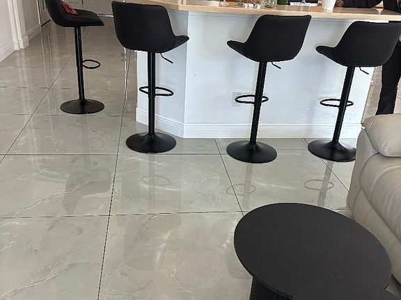 3rd image of 944 SW Delrio Boulevard