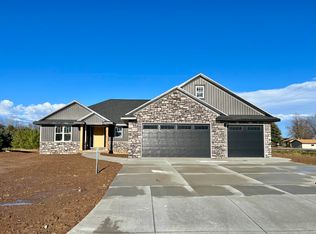 2400 Riddle Ct, De Pere, WI 54115