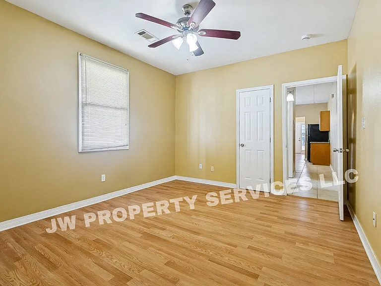 2522-24 N Tonti St — Photo 8