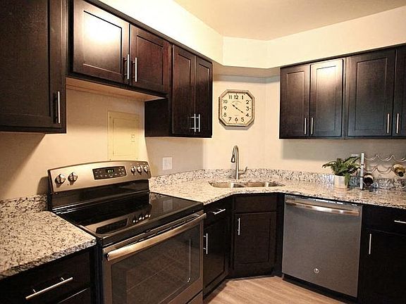 4th image of 250 Chatham Way #1-305