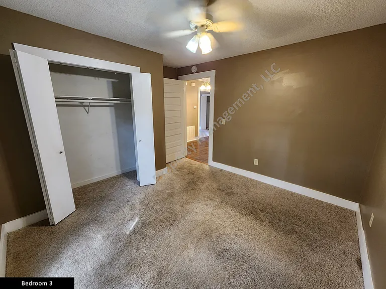 1907 Henderson St — Photo 24