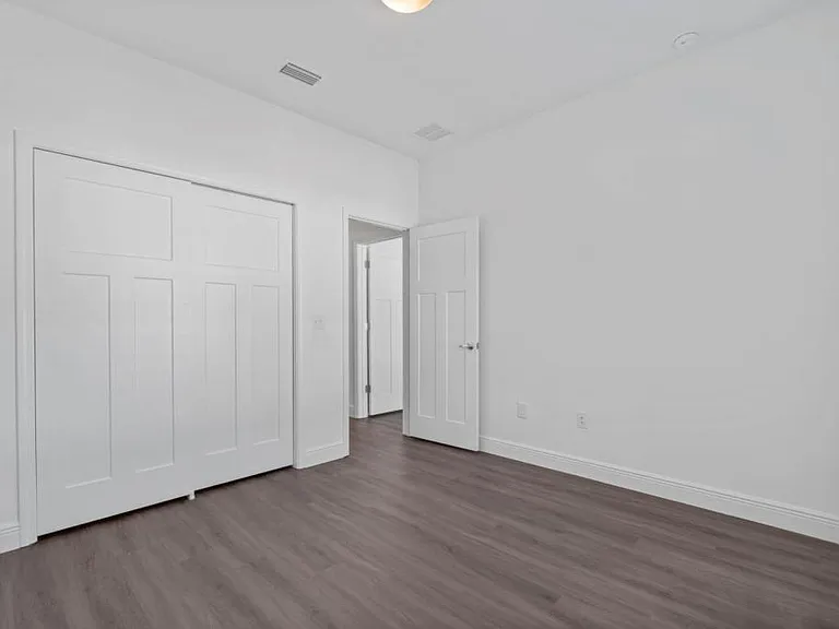 533 Hill Ln — Photo 12