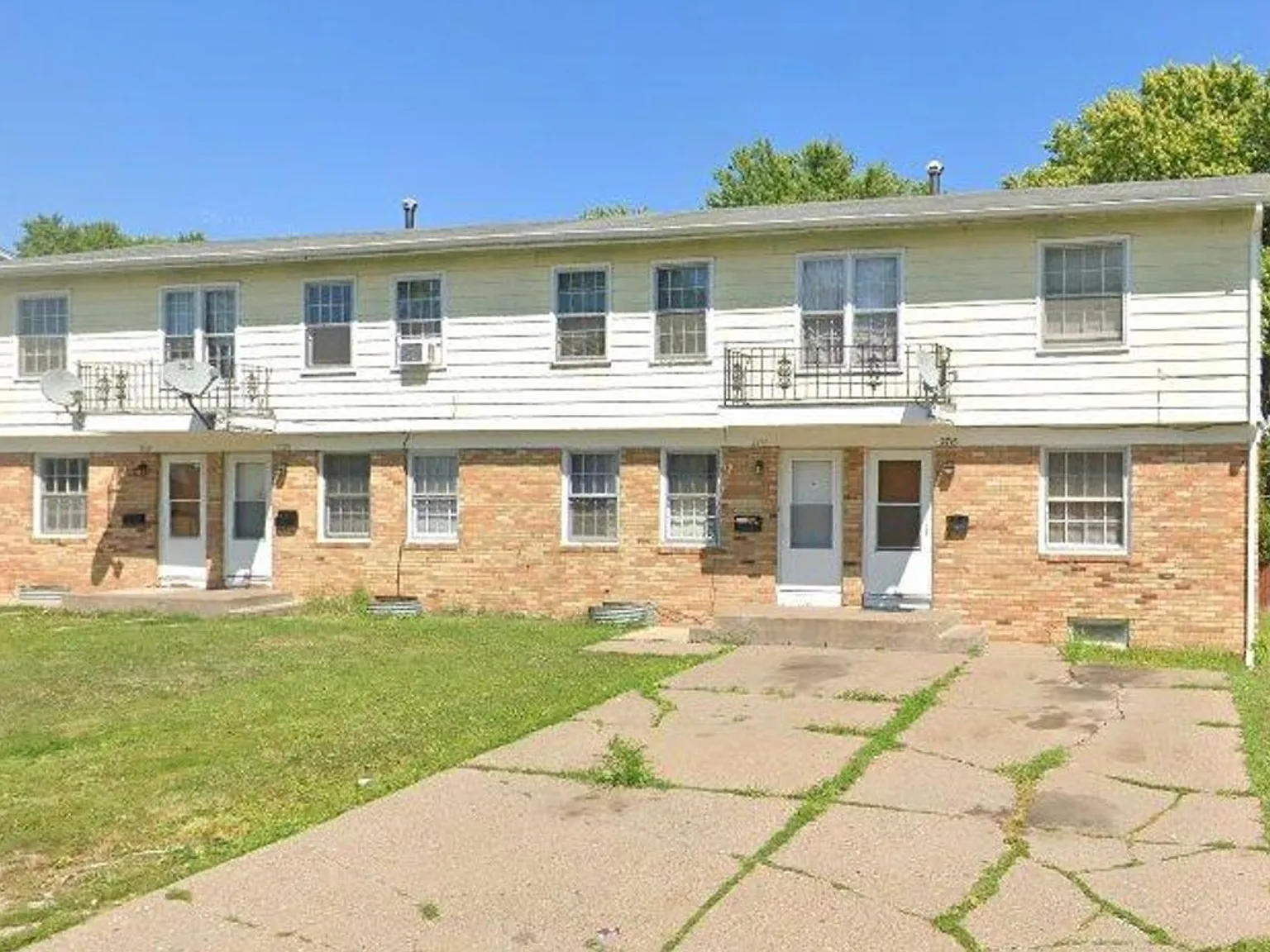 2715 Magnolia — Photo 2