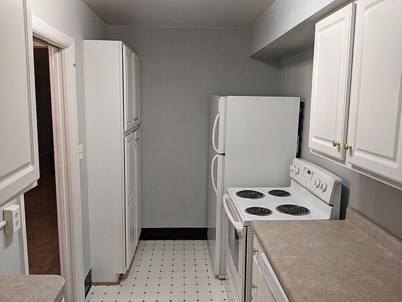 3rd image of 1496 Beacon St APT 4