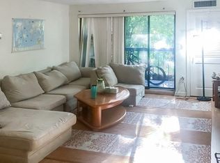 22 Railroad St APT 103, Andover, MA 01810