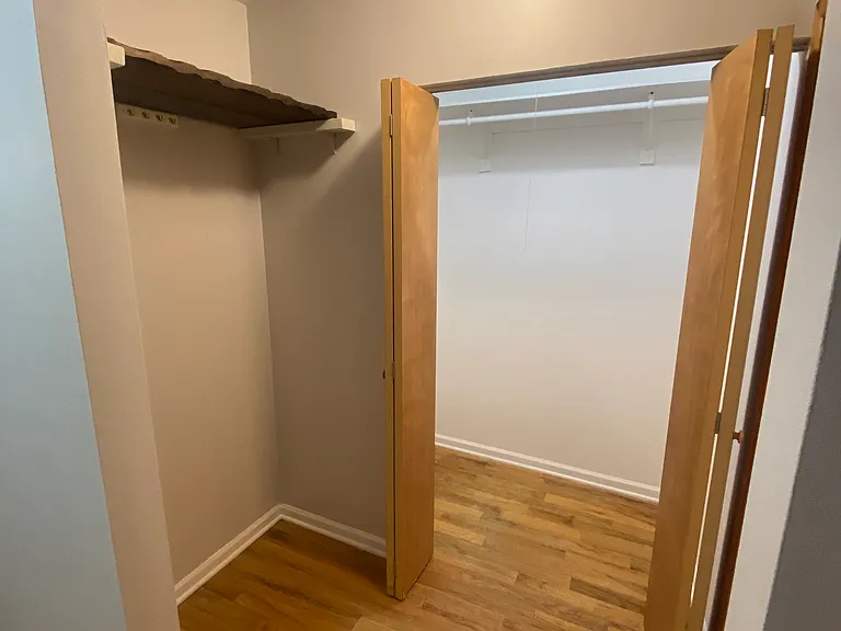 1110 N Hermitage Ave #1R — Photo 8