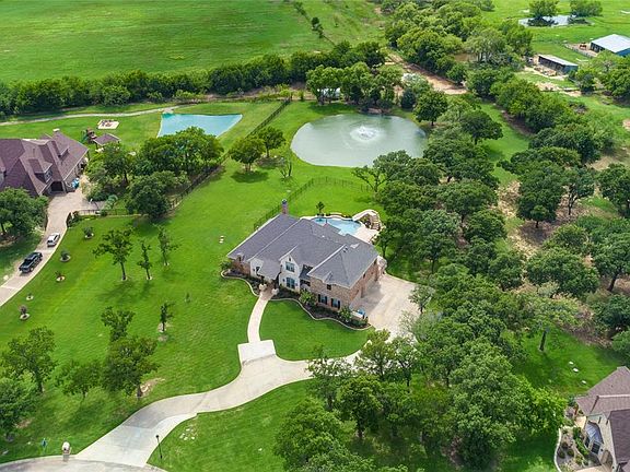2nd image of 635 Manor Dr