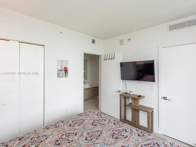 121 NE 34th St #1014 — Photo 25
