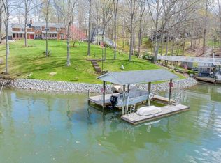 217 Peninsula Dr, Moneta, VA 24121