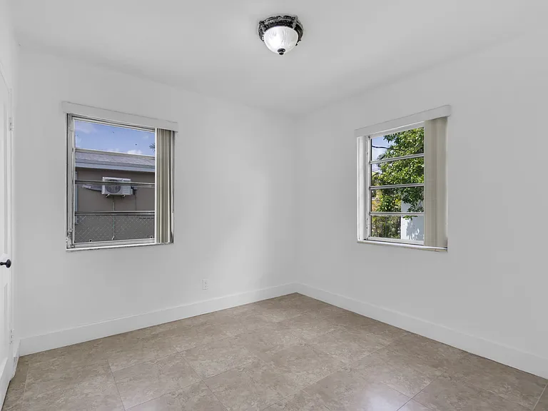 1040 SW 73rd Ct — Photo 14