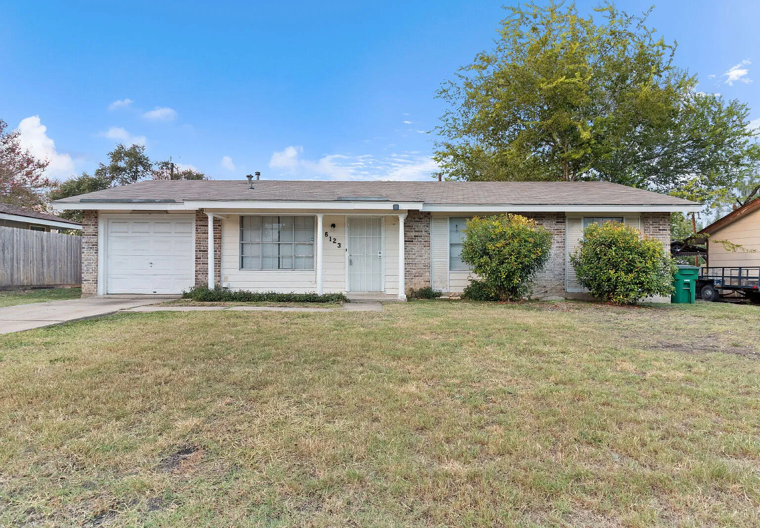 3 bed, 2.0 bath, 1020 sqft, $1,300 — Photo 2