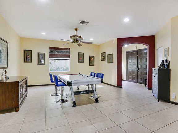 3rd image of 297 Berenger Walk