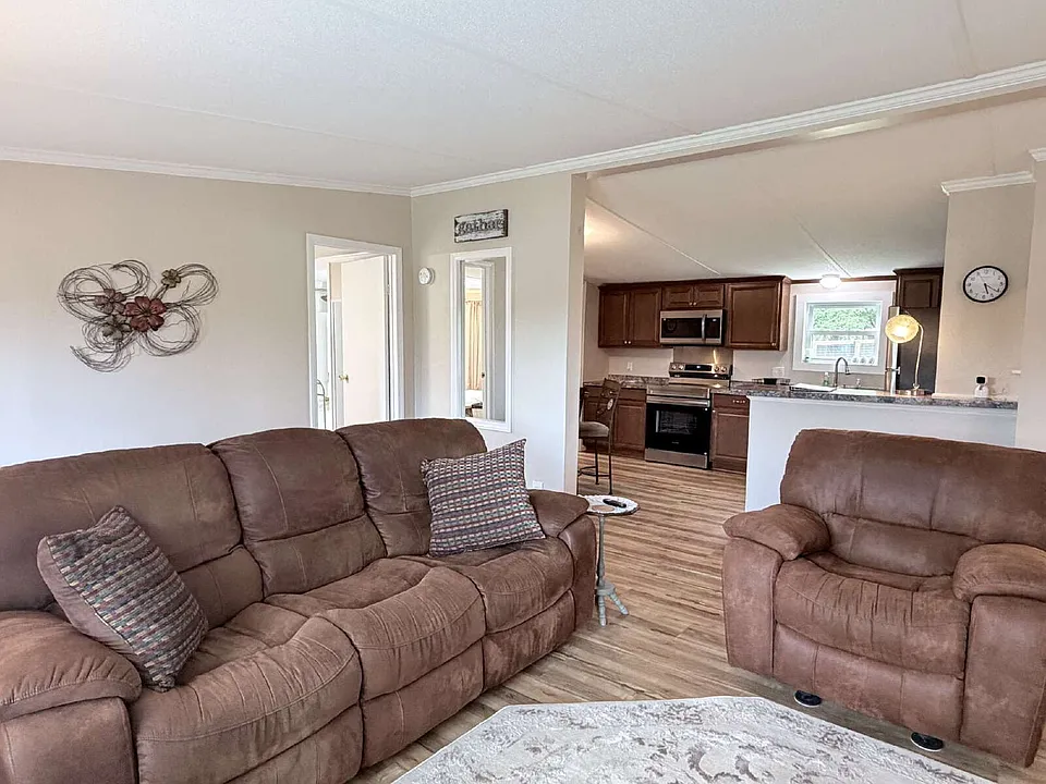 129 Redwood Ln