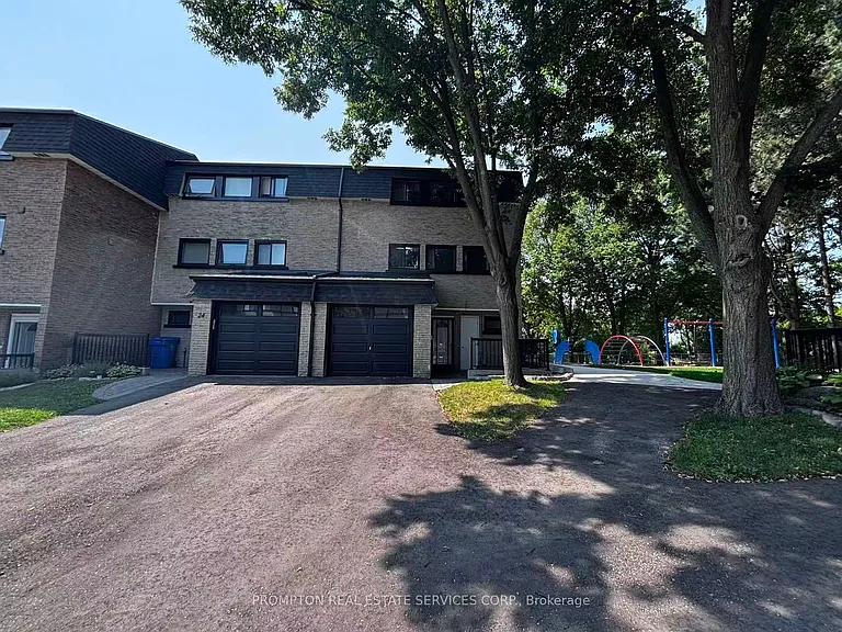 22 Poplar Cres — Photo 1