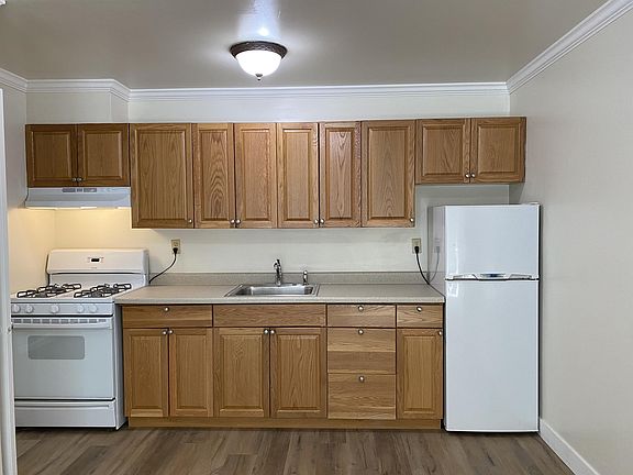 4th image of 2121 Whitman Way #10