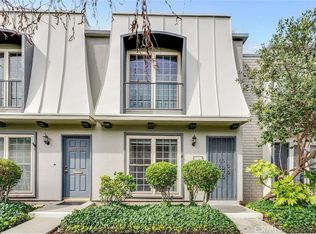 22127 Oxnard St, Woodland Hills, CA 91367