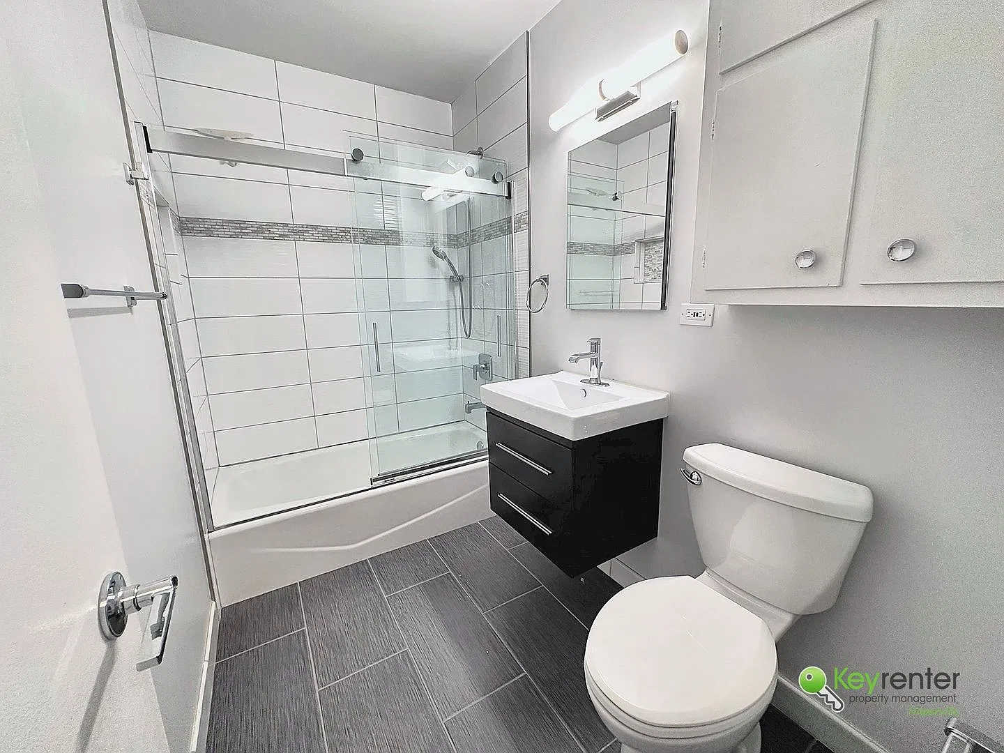 Beautiful 2 BR / 1.5 BA Single-Family Home Pet Friendly & Move-In Ready! — Photo 2