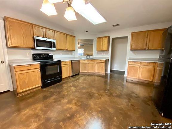 5th image of 7530 Acorn Bend Dr.