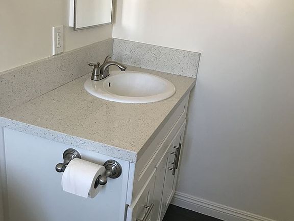 4th image of 4415 Winona Ave