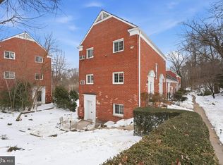 3343 Martha Custis Dr, Alexandria, VA 22302