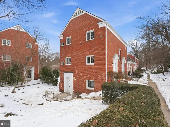 3343 Martha Custis Dr, Alexandria, VA 22302