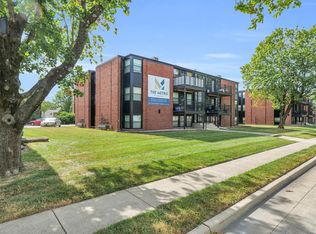 2222 9th St #104, Charleston, IL
