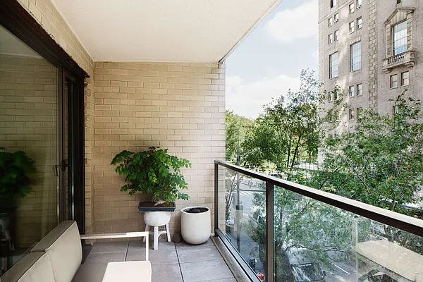 Sold by Compass | media 2