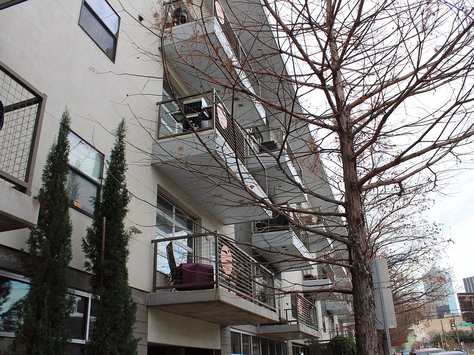 2nd image of 1111 S Akard St Unit 302