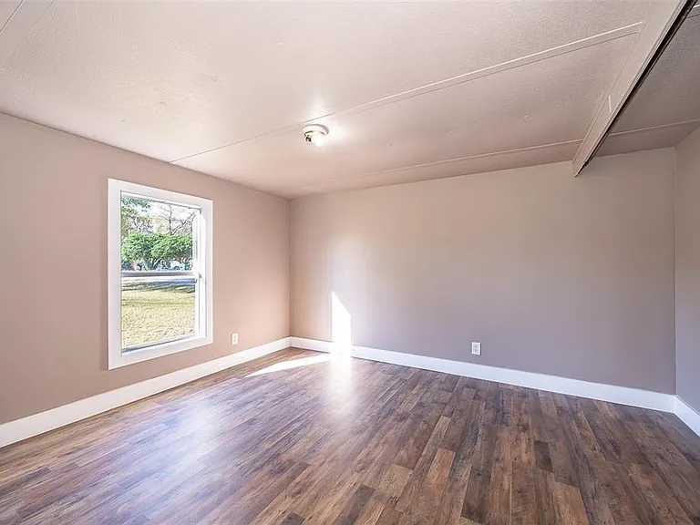 101 Caroline Ave — Photo 15