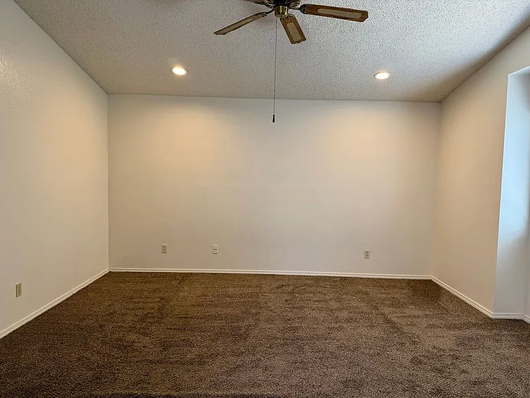 993 E Edgemont Dr — Photo 30