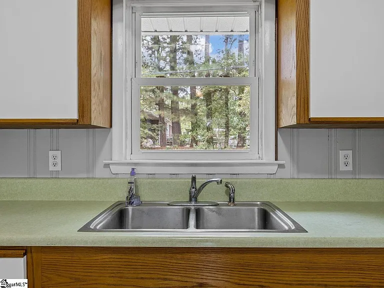 528 Glenwood Dr — Photo 5