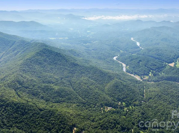 80 Breeze Wood Dr, Bryson City, NC 28713