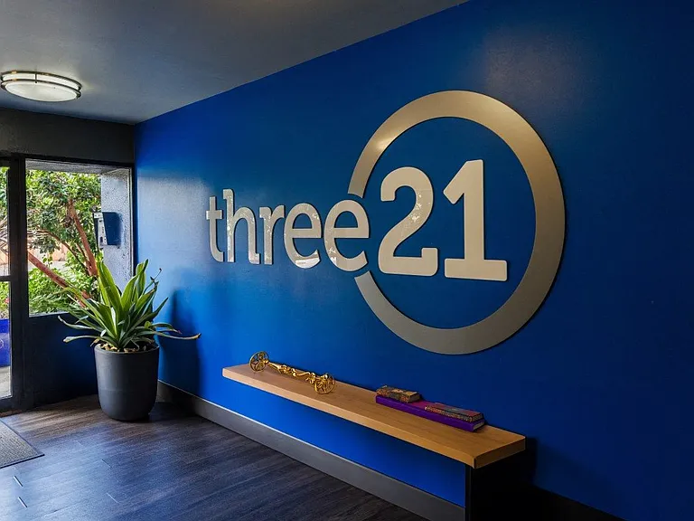 Three21@Belmont — Photo 8
