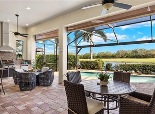 12384 Wisteria Dr, Naples, FL 34120